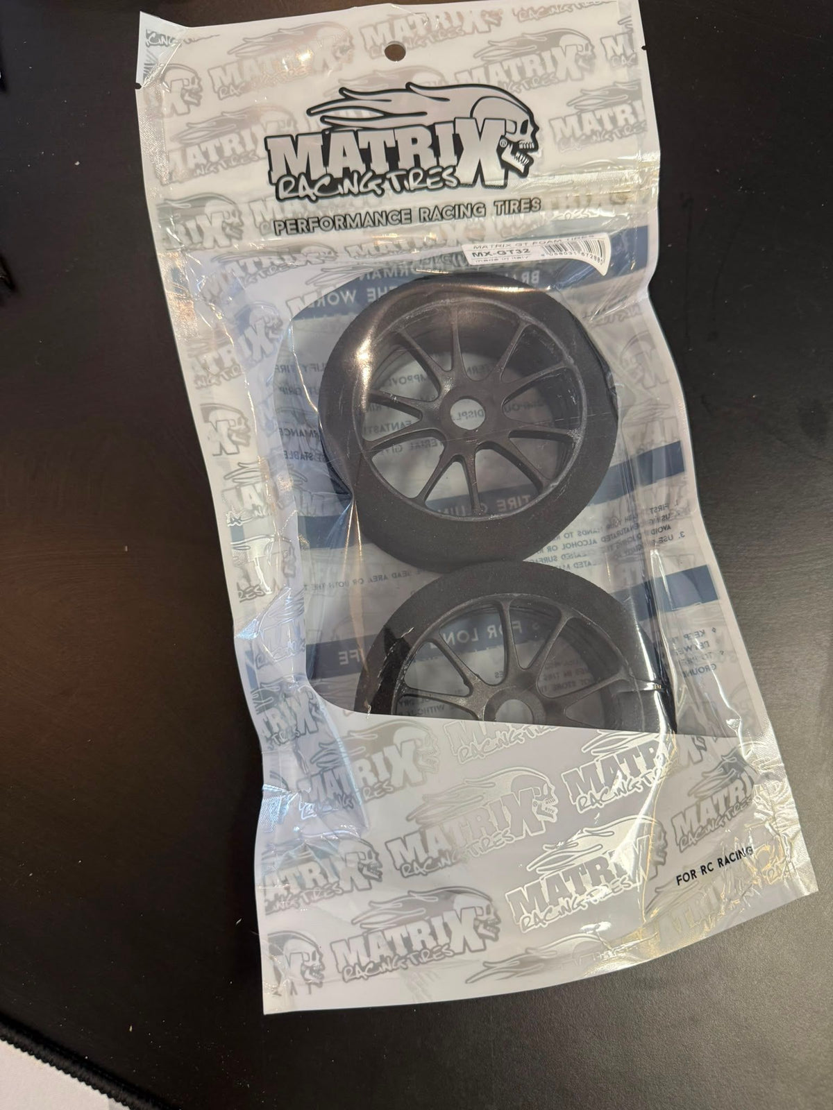 Matrix 1:8 GT Moosgummi Reifen 32 Shore Komplettrad verklebt (2 Stück)
